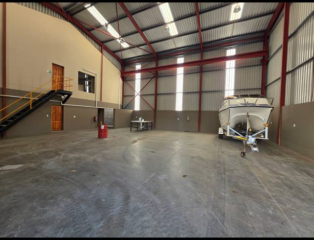 M² WAREHOUSE TO LET IN VAALPARK